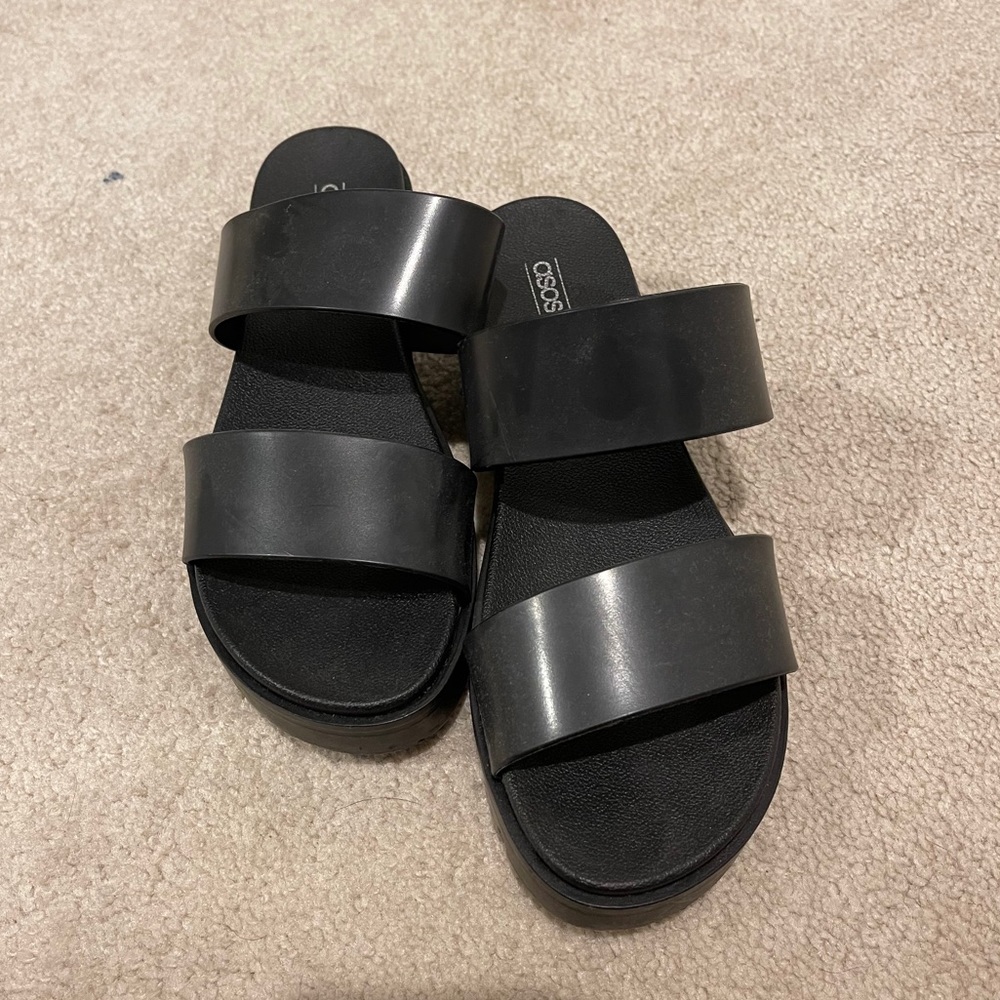 black platform sandals